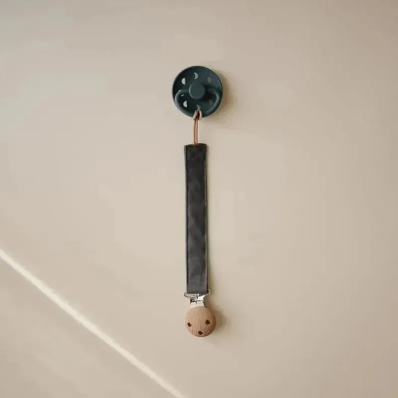 mushie__portachupeta_de_b_SKUB1yMYz86_2.webp Mushie - Porta-chupeta de bebê em linho, alça de tecido macio, pacote com 2, pó BlueDeep Sea Clearance