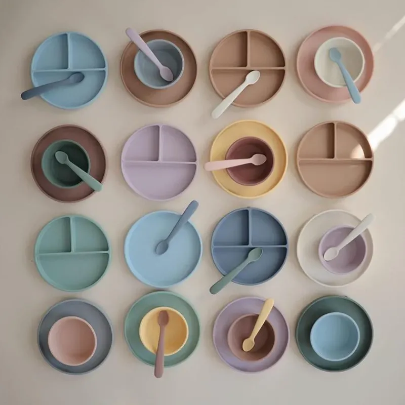 mushie__round_bowl_dinner_SKUudekJrIB_7.webp Mushie - Round Bowl Dinnerware Set, Powder Blue Hot