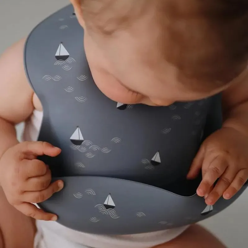 mushie__silicone_baby_bib_SKUKGzmfBh7_6.webp Mushie - Silicone Baby Bib, Boats Best