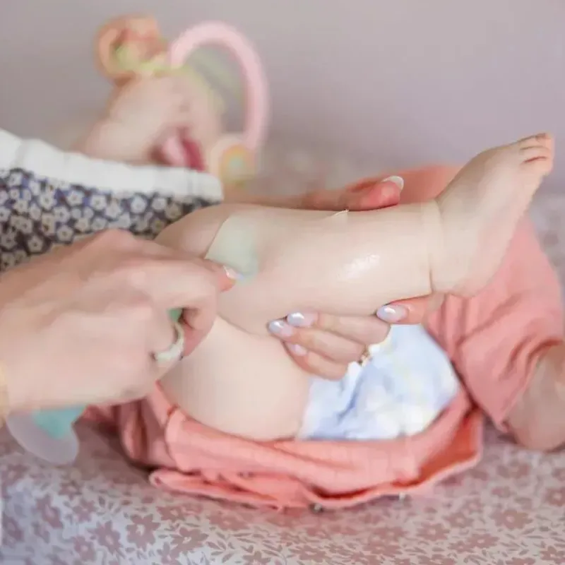 ola_baby__aplicador_de_cr_SKUPOIjIbZb_3.webp Ola Baby - Aplicador de Creme para Assaduras com Base de Sucção, Lilás Fashion