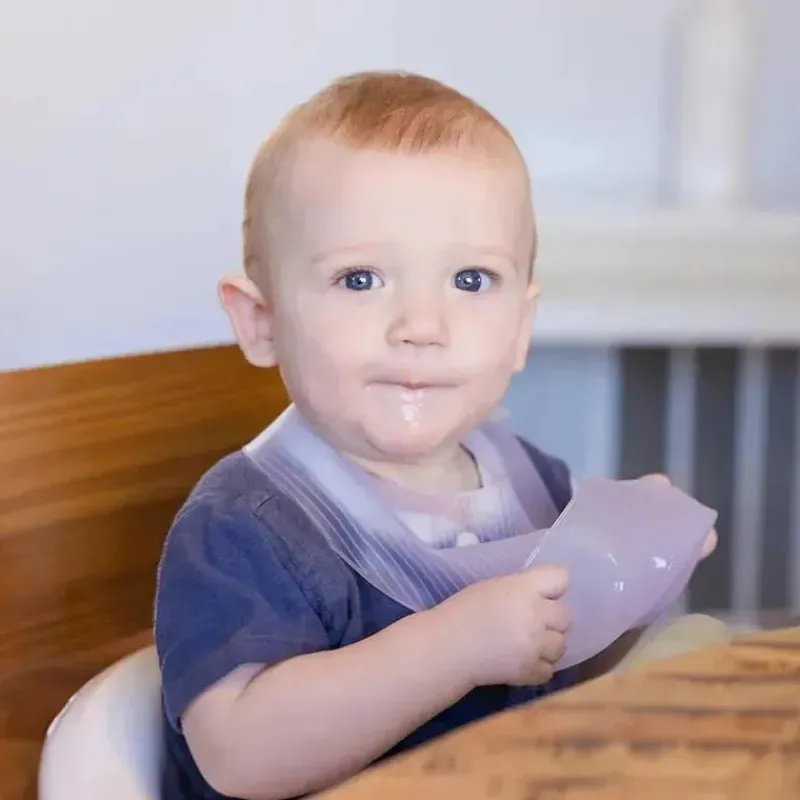 ola_baby__babador_imperme_SKUXzuxY2t0_4.webp Ola Baby - Babador impermeável de silicone dobrável para bebê com estojo de viagem, 2 unidades, mirtilo/pérola Sale