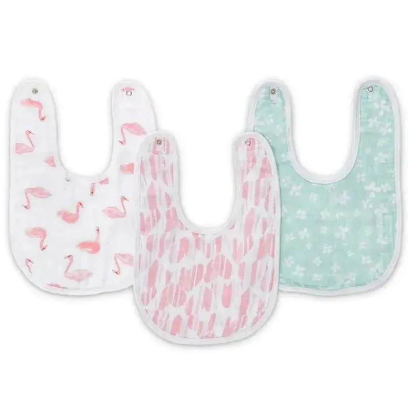 pacote_com__babadores_ade_SKURbethEv2_0.webp Aden + Anais Pacote com 3 babadores Essentials Snap, estampas mistas Clearance
