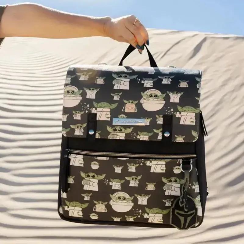petnia__bolsa_de_fraldas__SKUJMxzx62M_7.webp Petunia Pickle Bottom Petúnia - Bolsa de fraldas Meta Backpack, The Child Star Wars Best