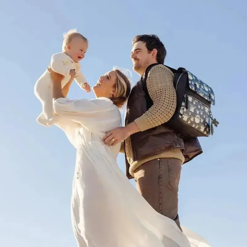 petnia__bolsa_de_fraldas__SKUJMxzx62M_8.webp Petunia Pickle Bottom Petúnia - Bolsa de fraldas Meta Backpack, The Child Star Wars Best