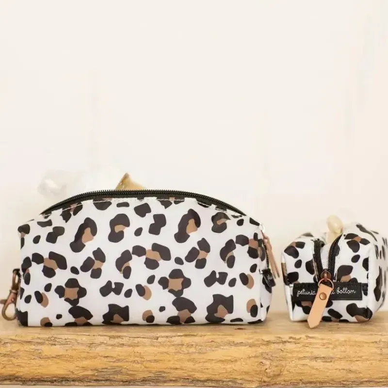 petnia__chupeta_porter_le_SKUKRxkjI85_1.webp Petunia Pickle Bottom Petúnia - Chupeta Porter Leopard Fashion