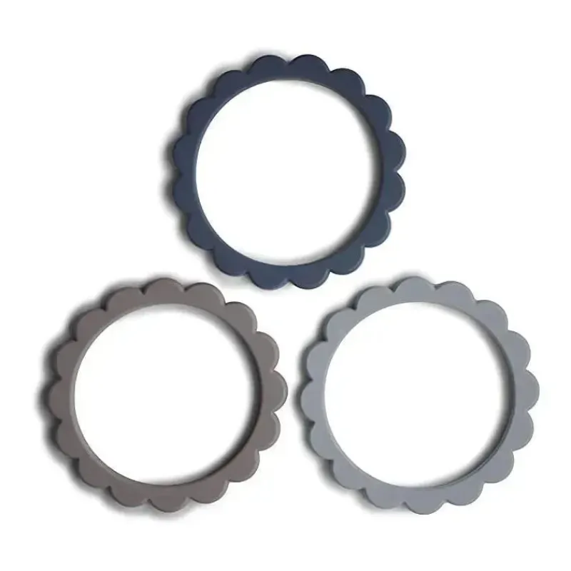 pulseira_de_mordedor_de_f_SKUz0CiyfgG_0.webp Mushie Pulseira de mordedor de flores de silicone bebê pacote 3 aço/pomba cinza/pedra Hot