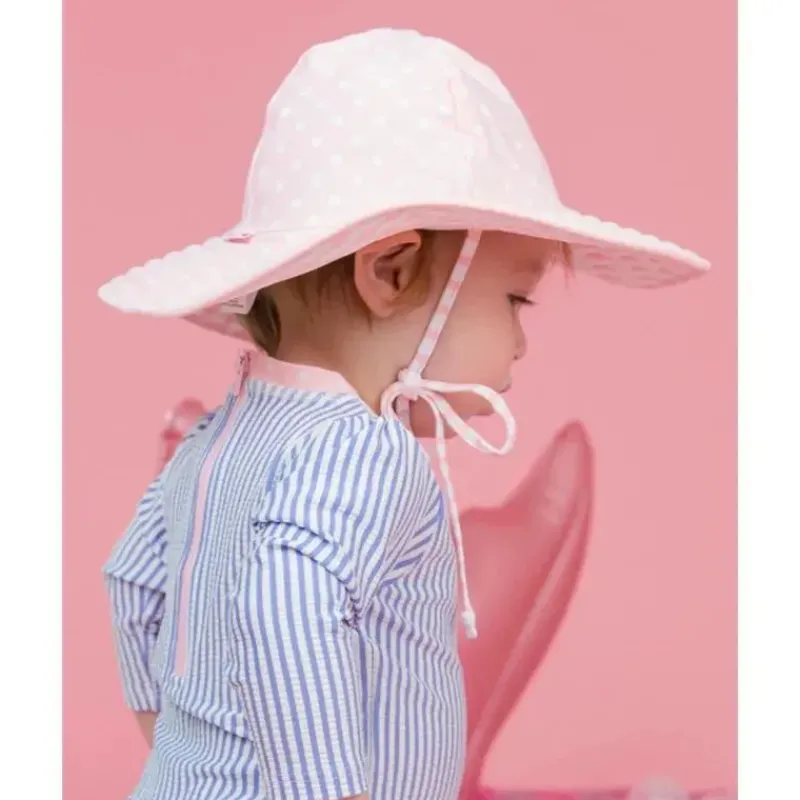 rufflebutts__chapu_de_nat_SKUyYXLNwNg_4.webp RuffleButts - Chapéu de natação reversível com bolinhas e listras rosa New