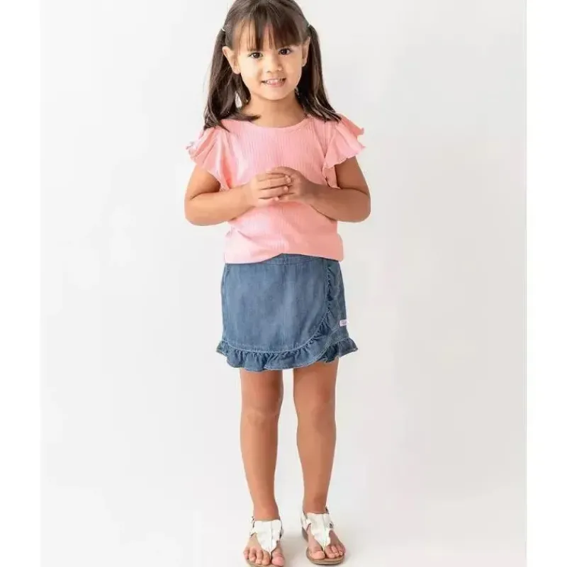 rufflebutts__saia_jeans_c_SKU5nRIFJkQ_2.webp RuffleButts – Saia jeans com babados para bebê com lavagem clara New