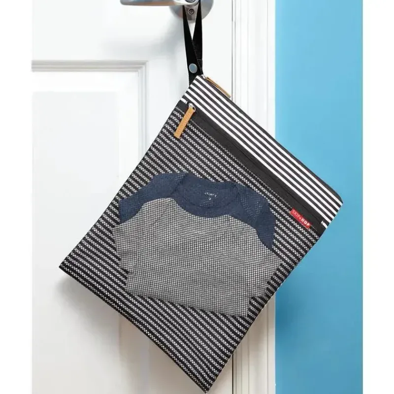 skip_hop__bolsa_grab_ampa_SKURiL3GEsj_3.webp Skip Hop - Bolsa Grab & Go Wet/Dry, listra preta e branca Online