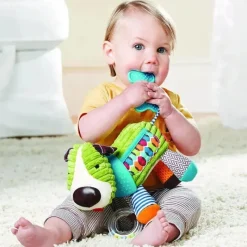 Skip Hop - Brinquedo para carrinho Bandana Buddies, Cachorro Fashion