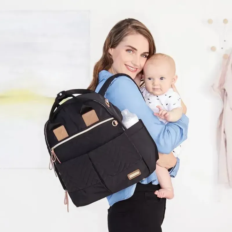 skip_hop__conjunto_de_moc_SKUDGC6xOFY_2.webp Skip Hop - Conjunto de mochila e bolsa para fraldas Suite, preto Sale