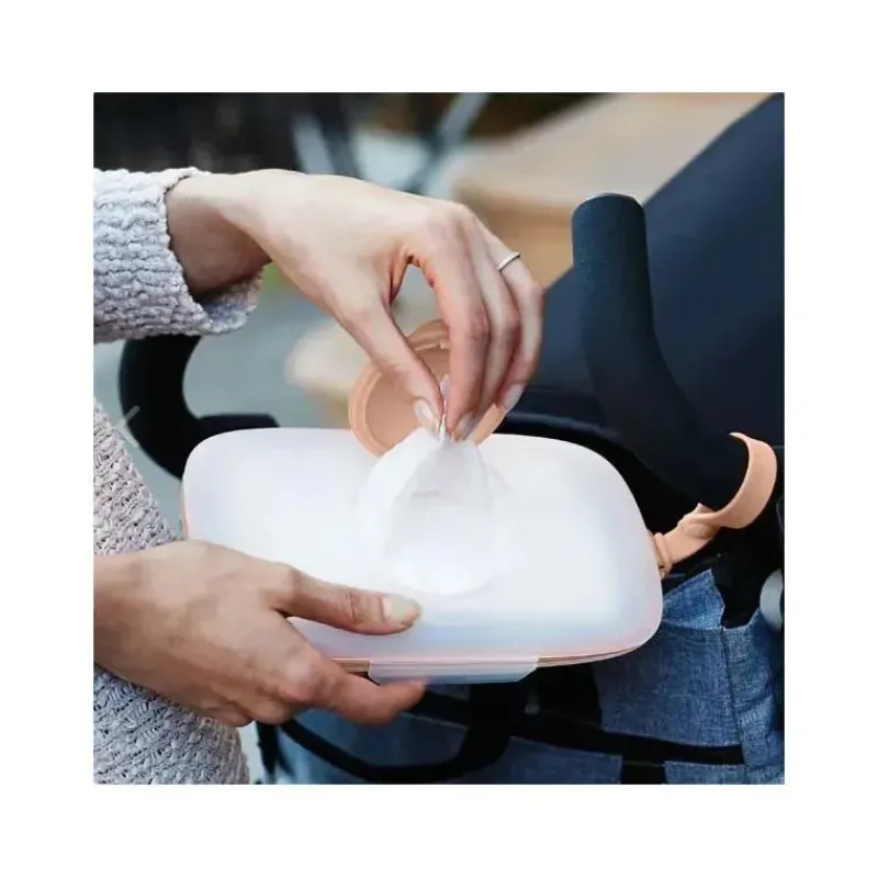 skip_hop__estojo_para_len_SKUUTZqEEOI_4.webp Skip Hop - Estojo para lenços umedecidos Grab & Go Snug Seal, Blush Best