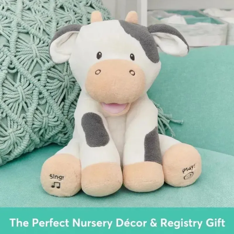 spin_master__baby_gund_bu_SKUwtzHQOev_5.webp Spin Master - Baby GUND Buttermilk the Cow Pelúcia Animada, Animal Cantante, 12" New