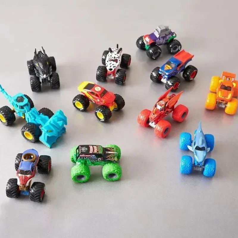 spin_master__monster_jam__SKUglLMQZbm_7.webp Spin Master - Monster Jam, oficial El Toro Loco vs. Monster Mutt Die-Cast Monster Trucks, maiores de 3 anos Fashion