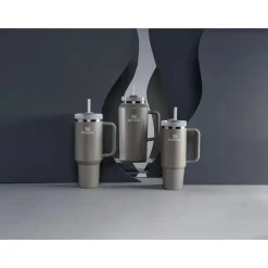 Stanley - Copo isolado a vácuo de aço inoxidável Quencher H2.0 FlowState de 40 onças, cinza New