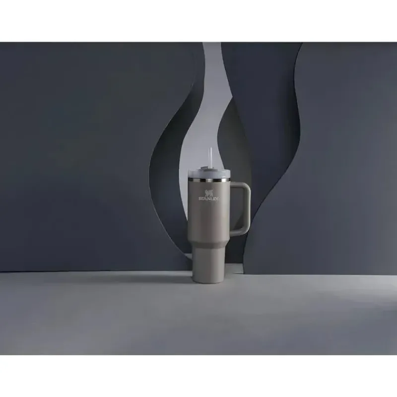 stanley__copo_isolado_a_v_SKUf0qS67ze_4.webp Stanley - Copo isolado a vácuo de aço inoxidável Quencher H2.0 FlowState de 40 onças, cinza New