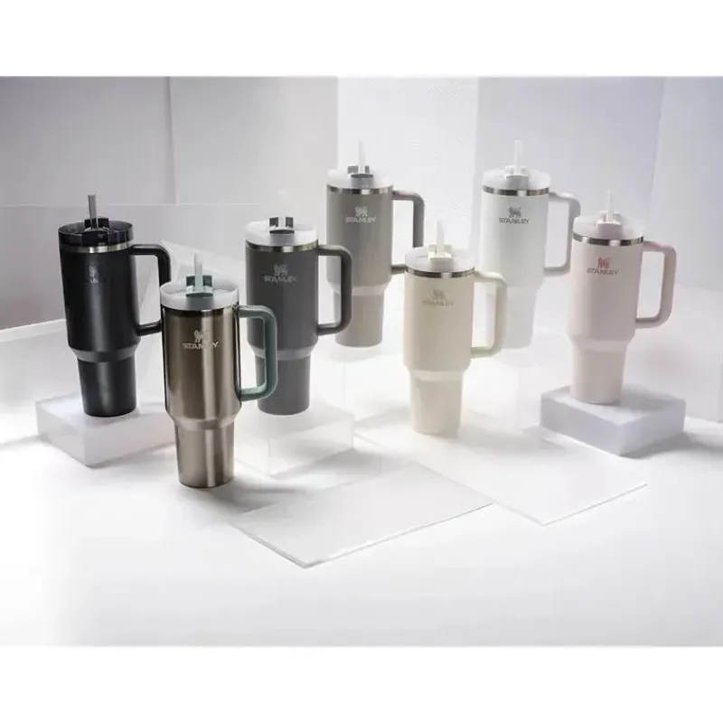 stanley__copo_isolado_a_v_SKUpcSl0oYC_4.webp Stanley - Copo isolado a vácuo de aço inoxidável Quencher H2.0 FlowState de 40 onças, preto Outlet