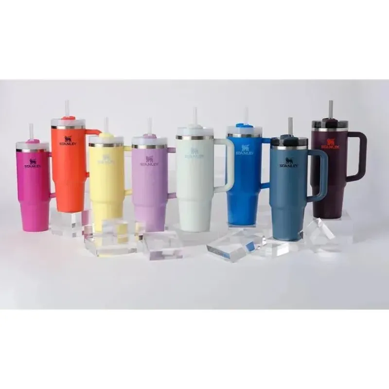 stanley__quencher_h_flows_SKU9BqcMAJs_3.webp Stanley - Quencher H2.0 FlowState Copo térmico de aço inoxidável com isolamento a vácuo, 30 oz, névoa Clearance