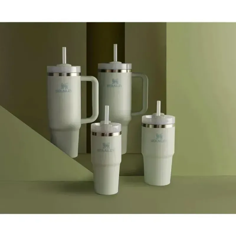stanley__quencher_h_flows_SKU9BqcMAJs_4.webp Stanley - Quencher H2.0 FlowState Copo térmico de aço inoxidável com isolamento a vácuo, 30 oz, névoa Clearance