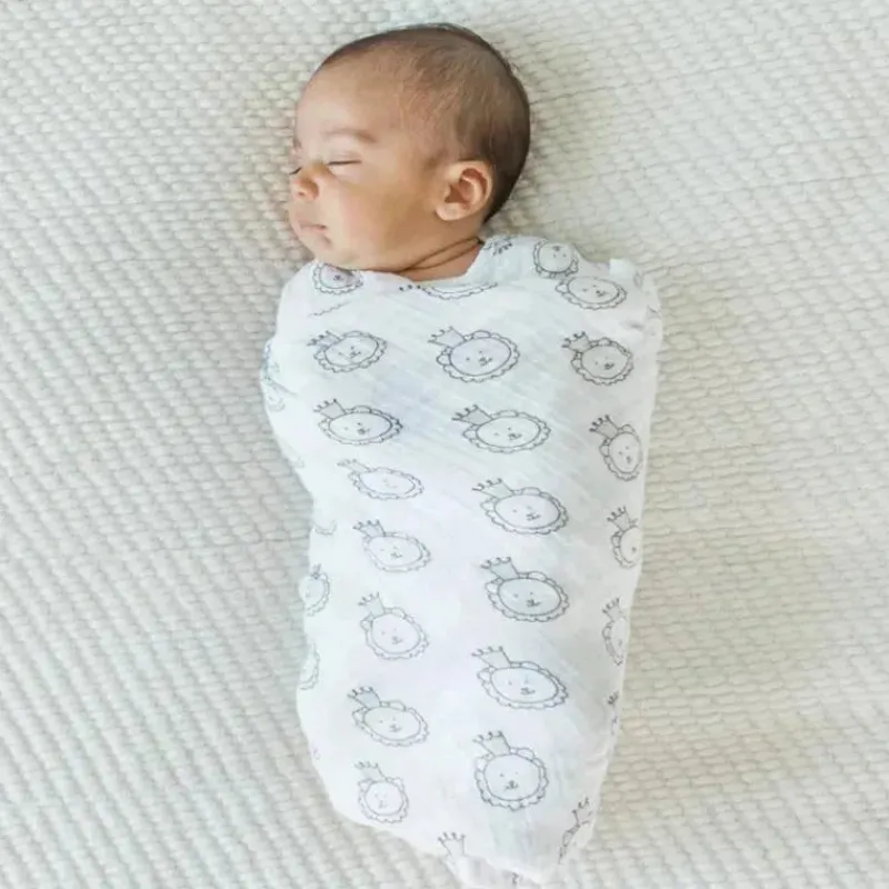 swaddle_designs__cobertor_SKUt9NuwzPZ_1.webp Swaddle Designs - Cobertor de musselina Royal Lion Fashion