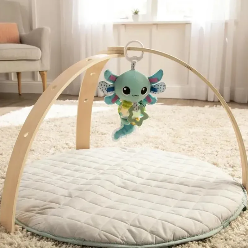 tomy_lamaze__alise_o_axol_SKUE8PzMRvE_3.webp Tomy Lamaze - Alise, o Axolotl Clip & Go Outlet