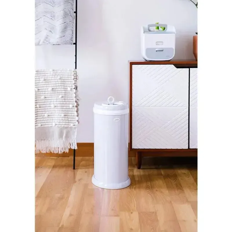 ubbi__balde_de_fraldas_co_SKURRL0B8GB_6.webp Ubbi - Balde de fraldas com trava de odor em aço, cinza Outlet